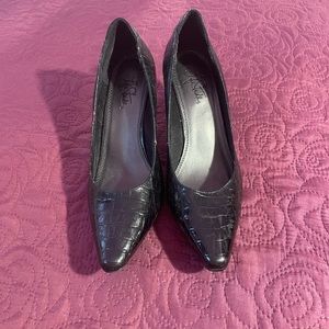 Womens snakeskin embossed heels